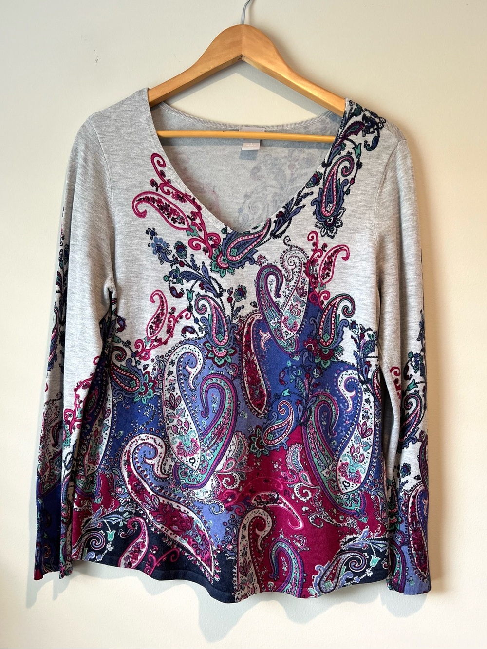 Chico's Paisley V-Neck Knit Long Sleeve Top Size 1 NWOT Medium